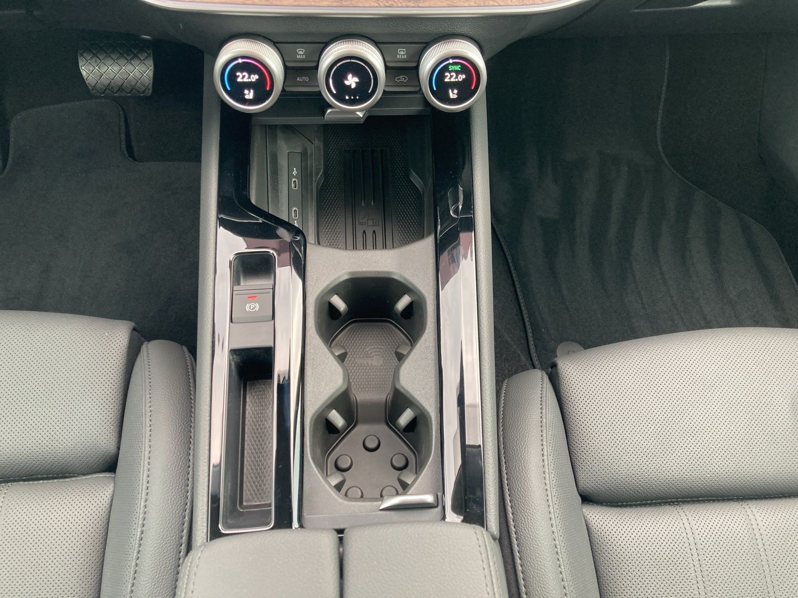 Fahrzeugabbildung SKODA Superb Combi L&K 2.0 TDI 142kW 4x4 L&K Matrix, S