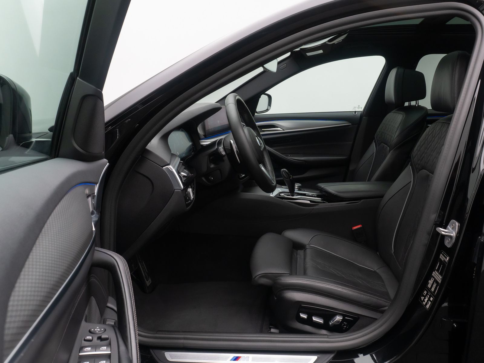 Fahrzeugabbildung BMW 520d xD M Sport Individual 360&deg;HUD HiFi Panorama