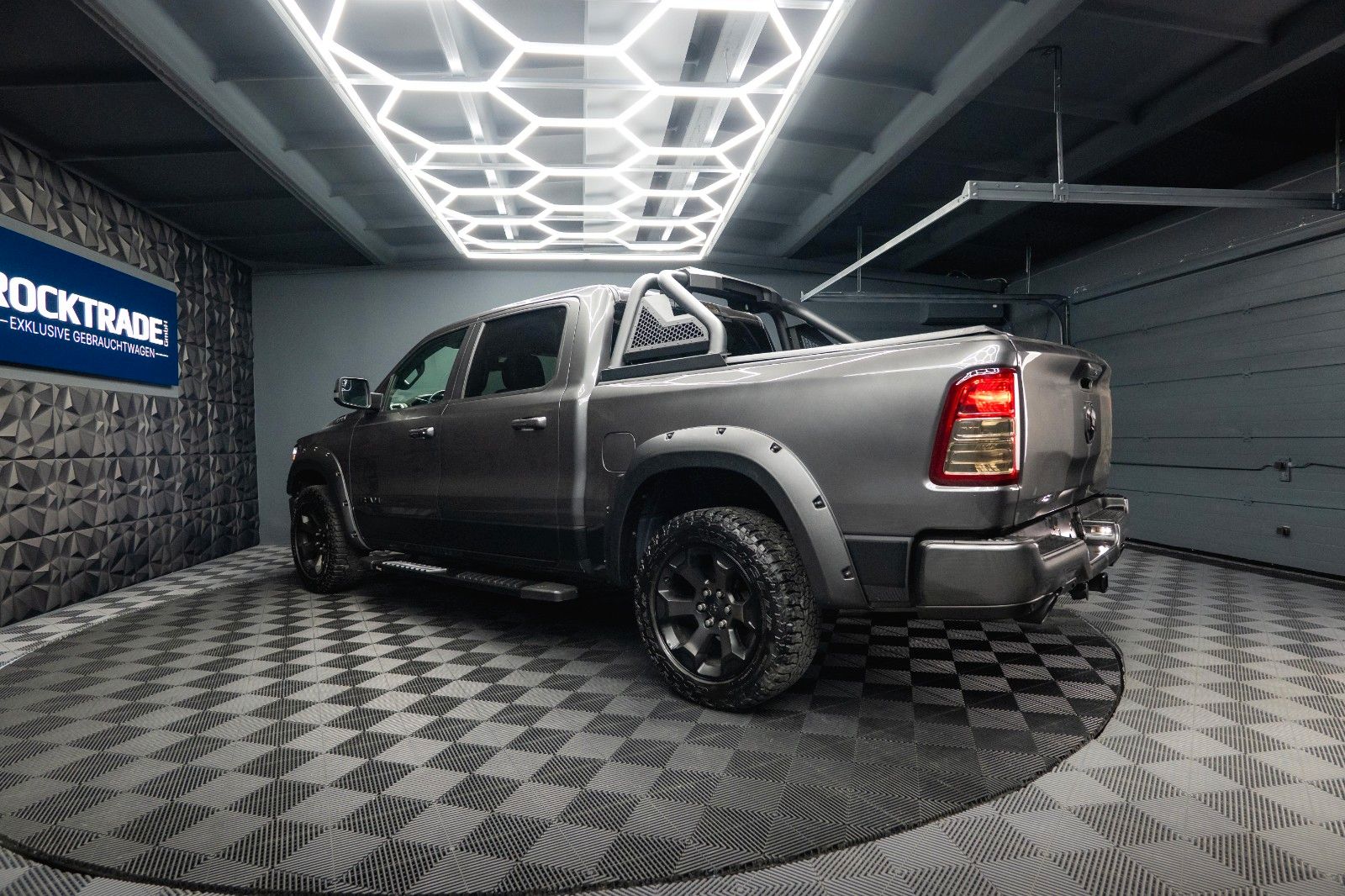 Fahrzeugabbildung Dodge RAM 5.7 V8 HEMI 4x4 OFFROAD NIGHT-Edition LED