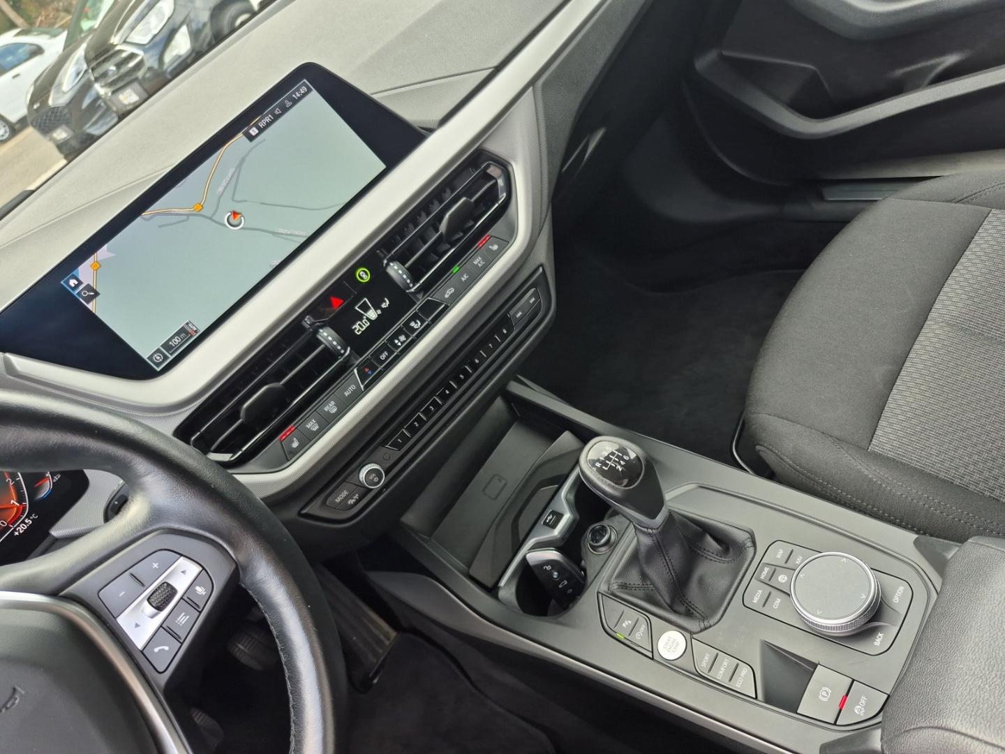 BMW 118 i Advantage Navi CarPlay LED PDC Sitzheizung, миниатюра 21