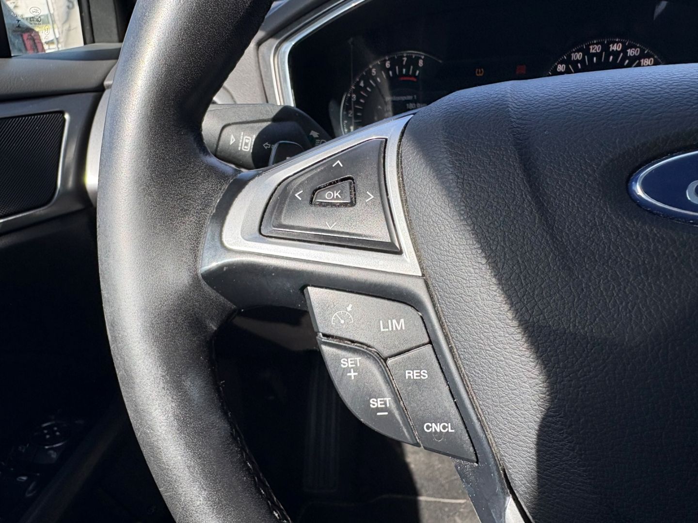Fahrzeugabbildung Ford Mondeo Titanium elek Heckkl Memory totWinkAss