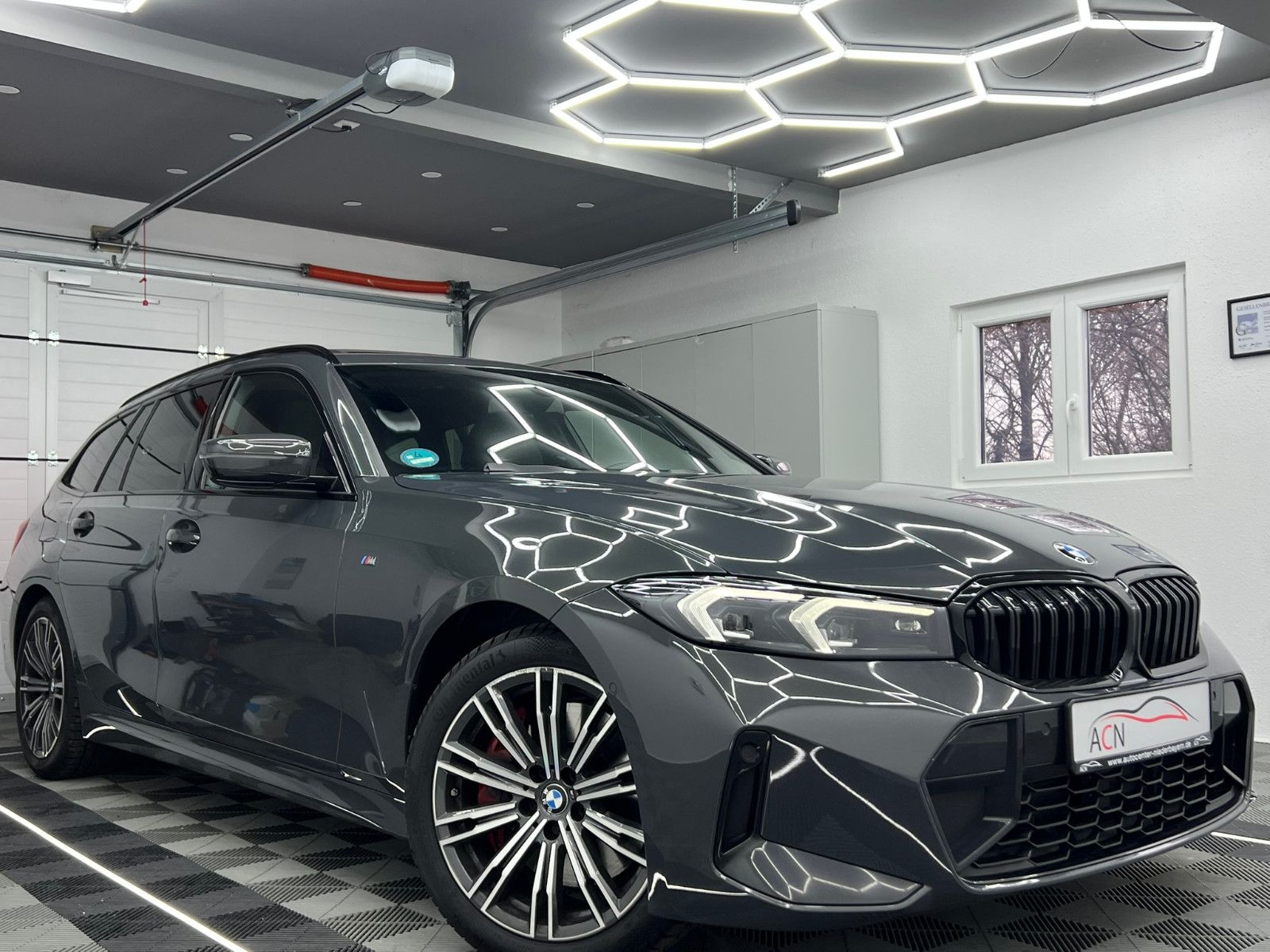 Fahrzeugabbildung BMW 330 i xDrive M SPORT PRO/LED/AHK/PANO/DRAVITGRAU