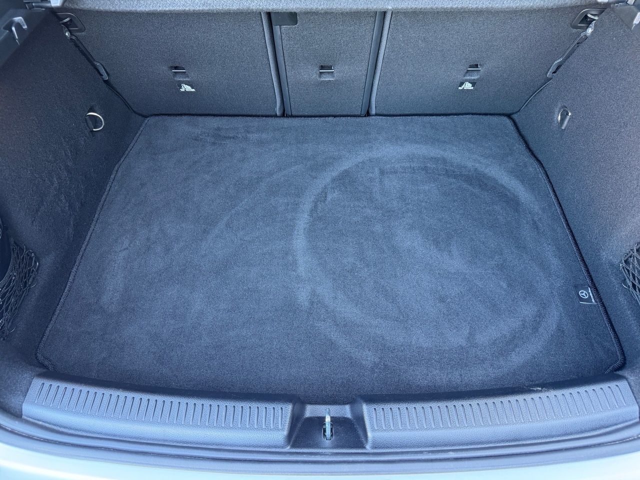 Fahrzeugabbildung Mercedes-Benz A 180 AMG+AHK+PANO+DISTR+NIGHT+AMBIENTE+CARPL++