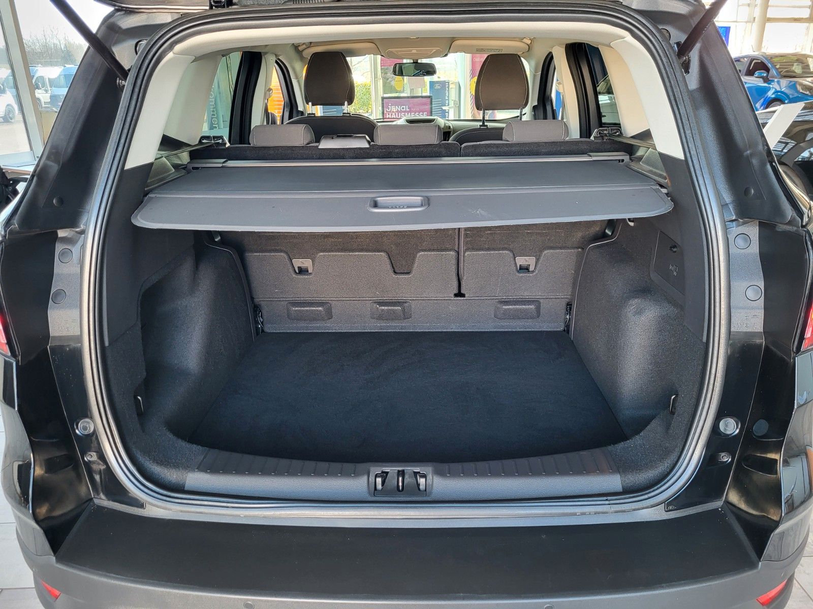 Fahrzeugabbildung Ford Kuga Winter P., Parkpilot v+h, Navi