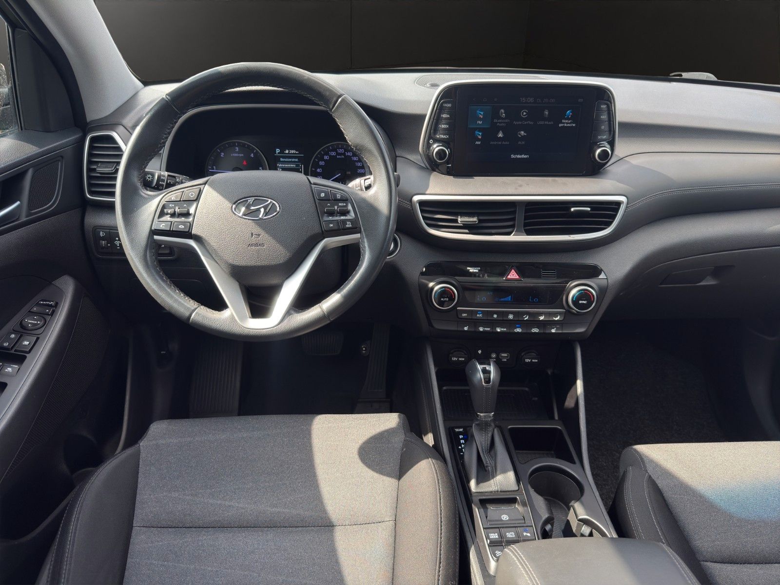 Fahrzeugabbildung Hyundai Tucson 4WD *Pano*Kamera*AHK*LED*Tempo*Carplay*