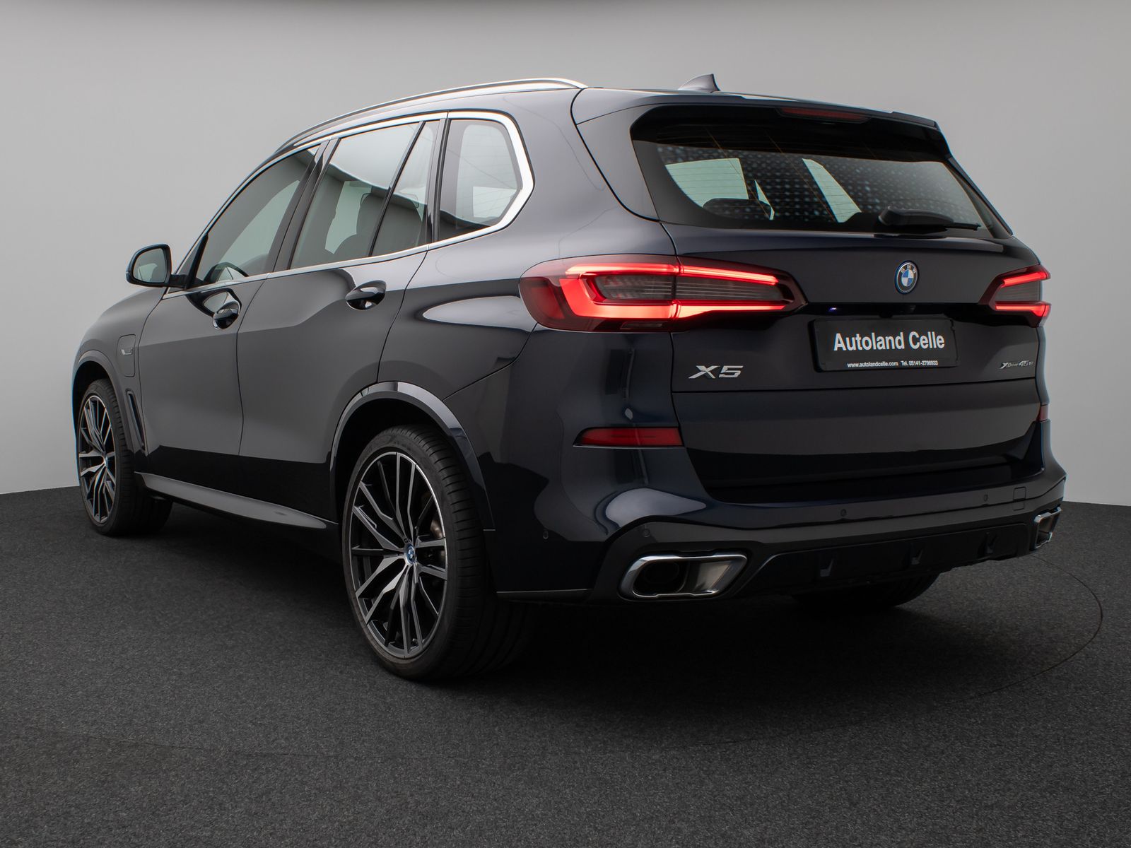 Fahrzeugabbildung BMW X5 xD45e M Sport Panorama HUD HiFi DisKey 22Zoll