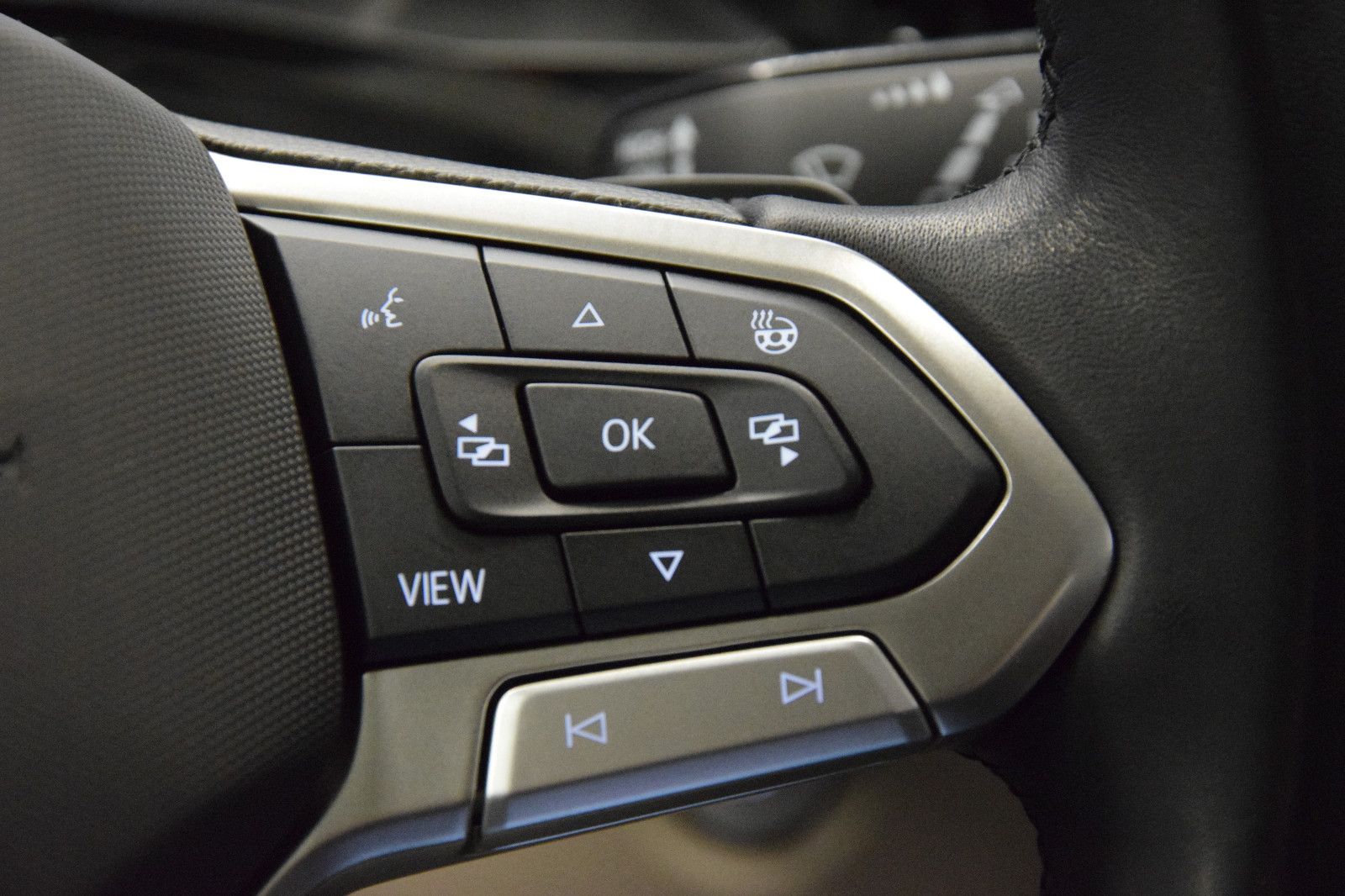 Fahrzeugabbildung Volkswagen T7 Multivan Style Lang Pano ACC Matrix AHK vis-a