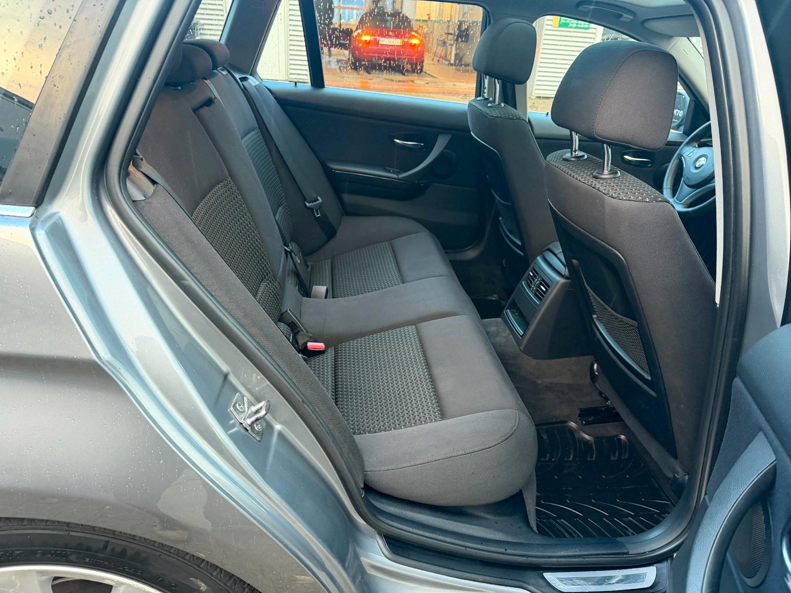 BMW 318 2012 — photo 16