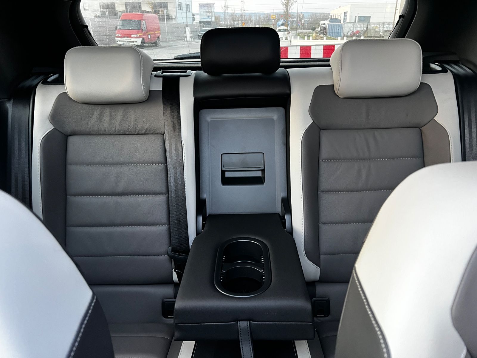 Volkswagen T-Roc 2.0 TDI DSG Sport Pano Kam foto 12