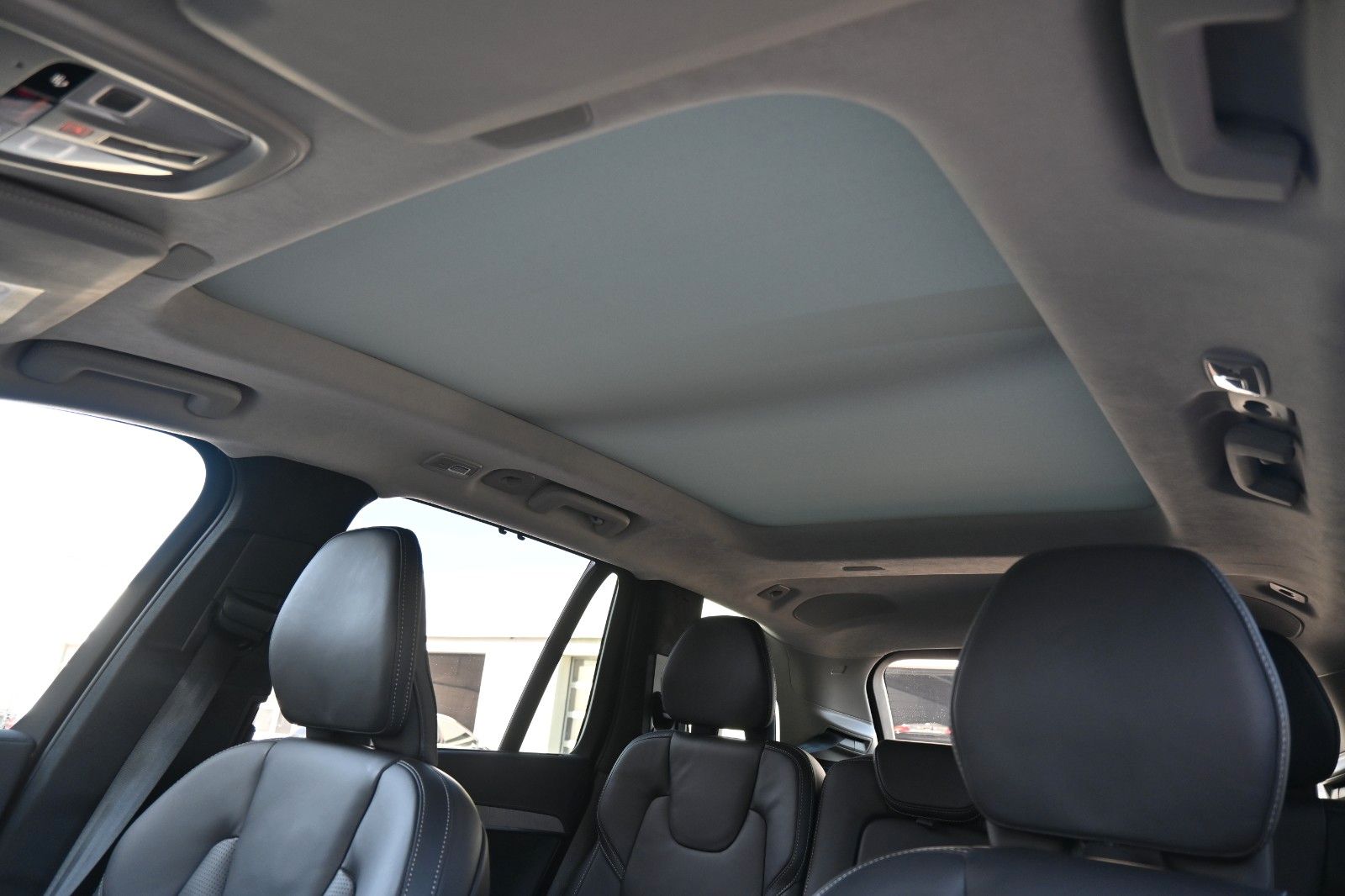 Fahrzeugabbildung Volvo XC90 T8 AWD RC Ultra Dark*LUFT*360°*ACC