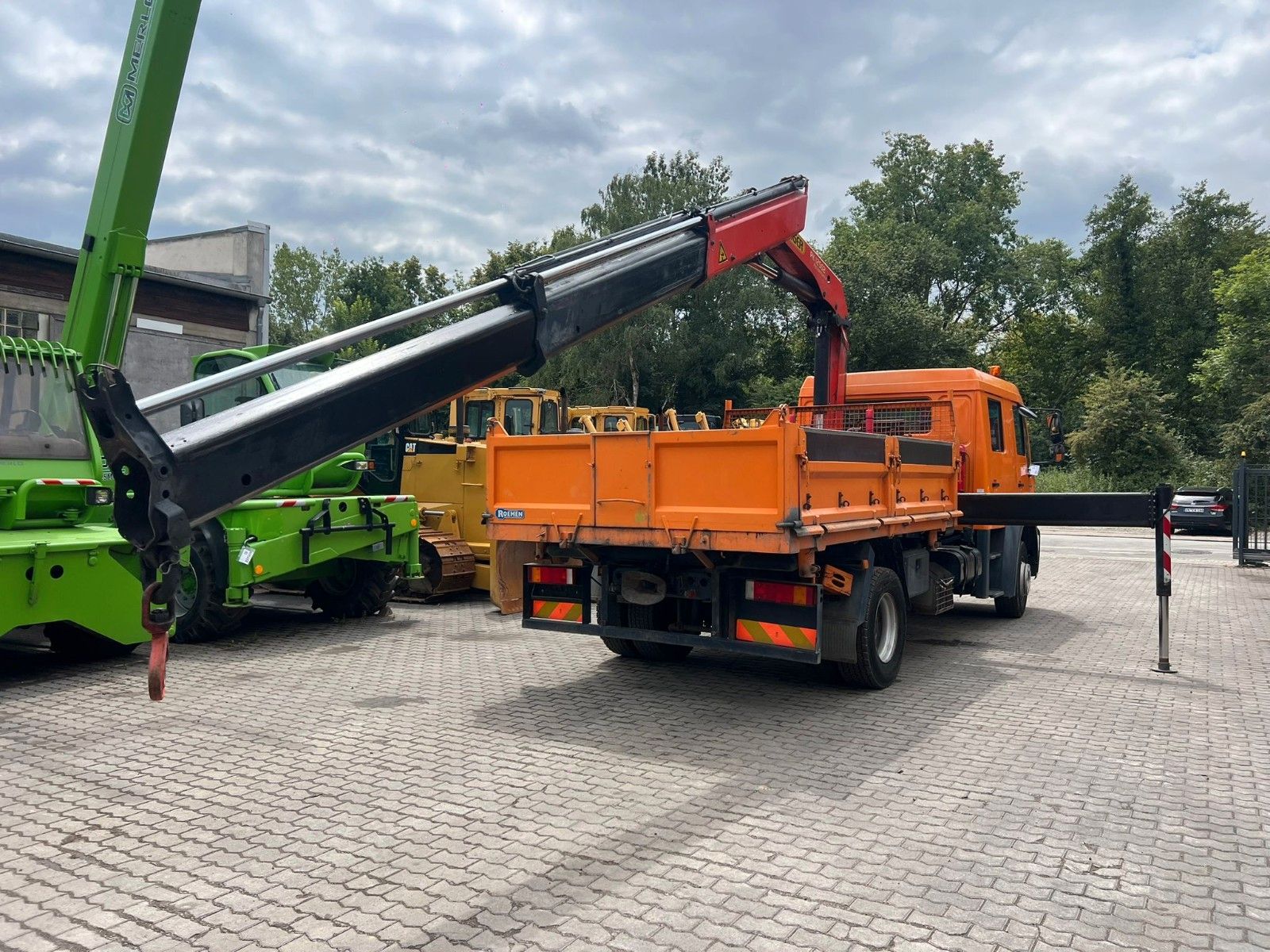 Fahrzeugabbildung MAN LE 14.220/Palfinger PK 12502/3.Seitenkipper/Doka