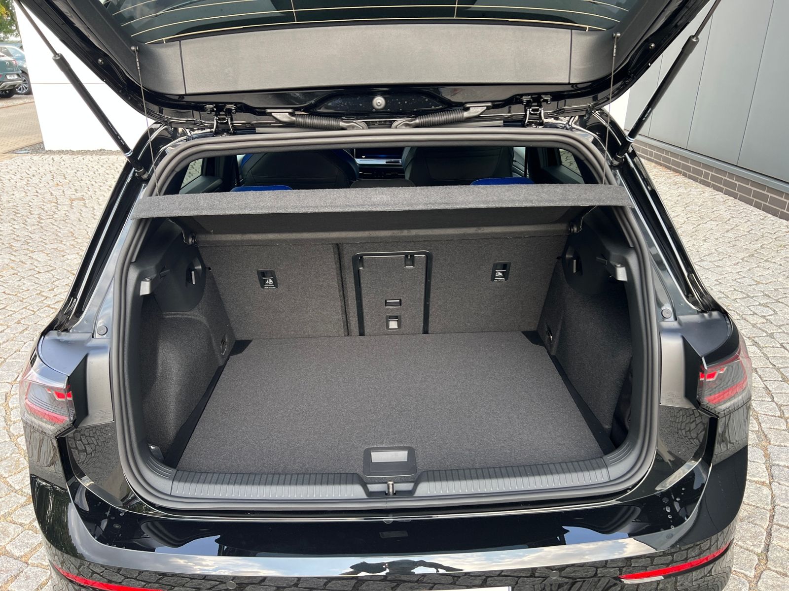 Fahrzeugabbildung Volkswagen Golf R 2.0 TSI DSG 4MOTION *Black-Style, Harman*