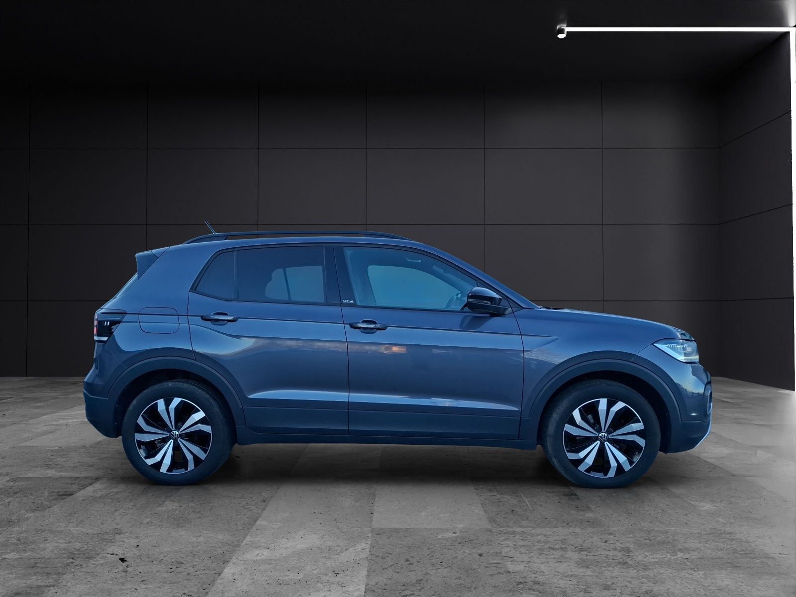 Fahrzeugabbildung Volkswagen T-Cross TSI Active DSG LED Navi AID ACC RFK SH 1