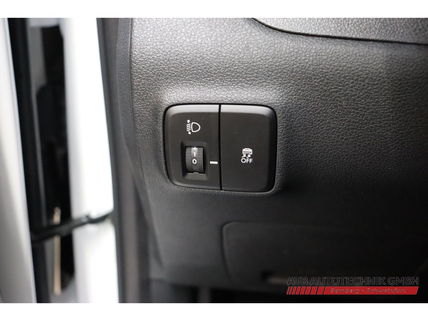 Fahrzeugabbildung Hyundai i10 Select MY25 1.0 Benzin 63 PS 5-MT 2WD Navi A