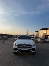 Mercedes-Benz GLC 300 e 4MATIC Autom. - - Mercedes-Benz GLC 300 mit Hybrid-Antrieb: Alcantara, mit Apple Carplay, Geländewagen