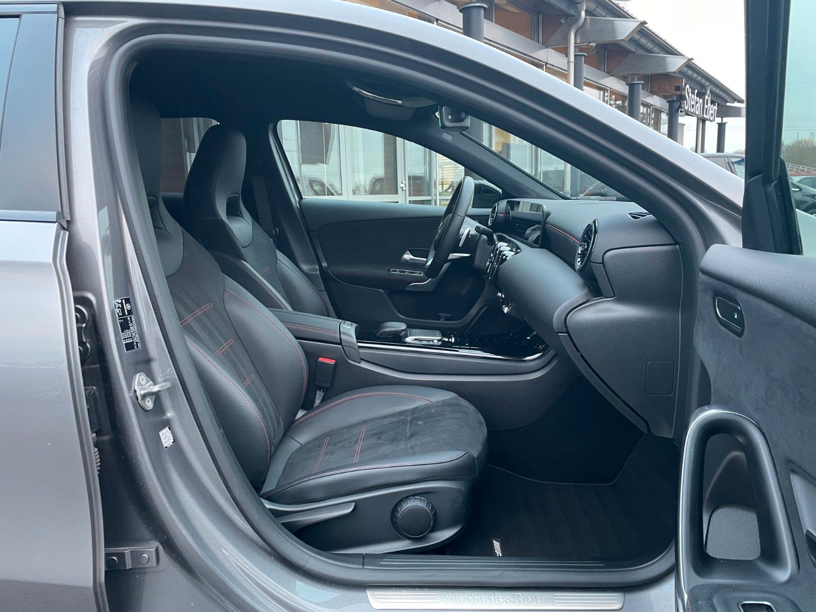 Fahrzeugabbildung Mercedes-Benz A 180 AMG+LED+IHC+RFK+TotWinkel+SFIntegration