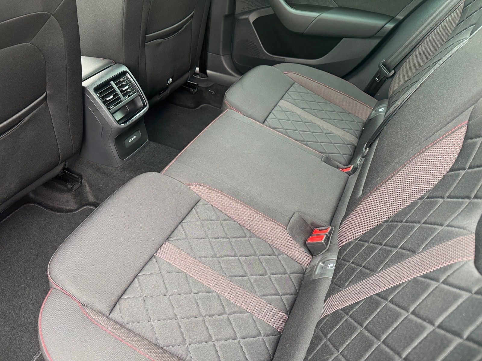 Fahrzeugabbildung SKODA Octavia RS Combi 2.0 TSI