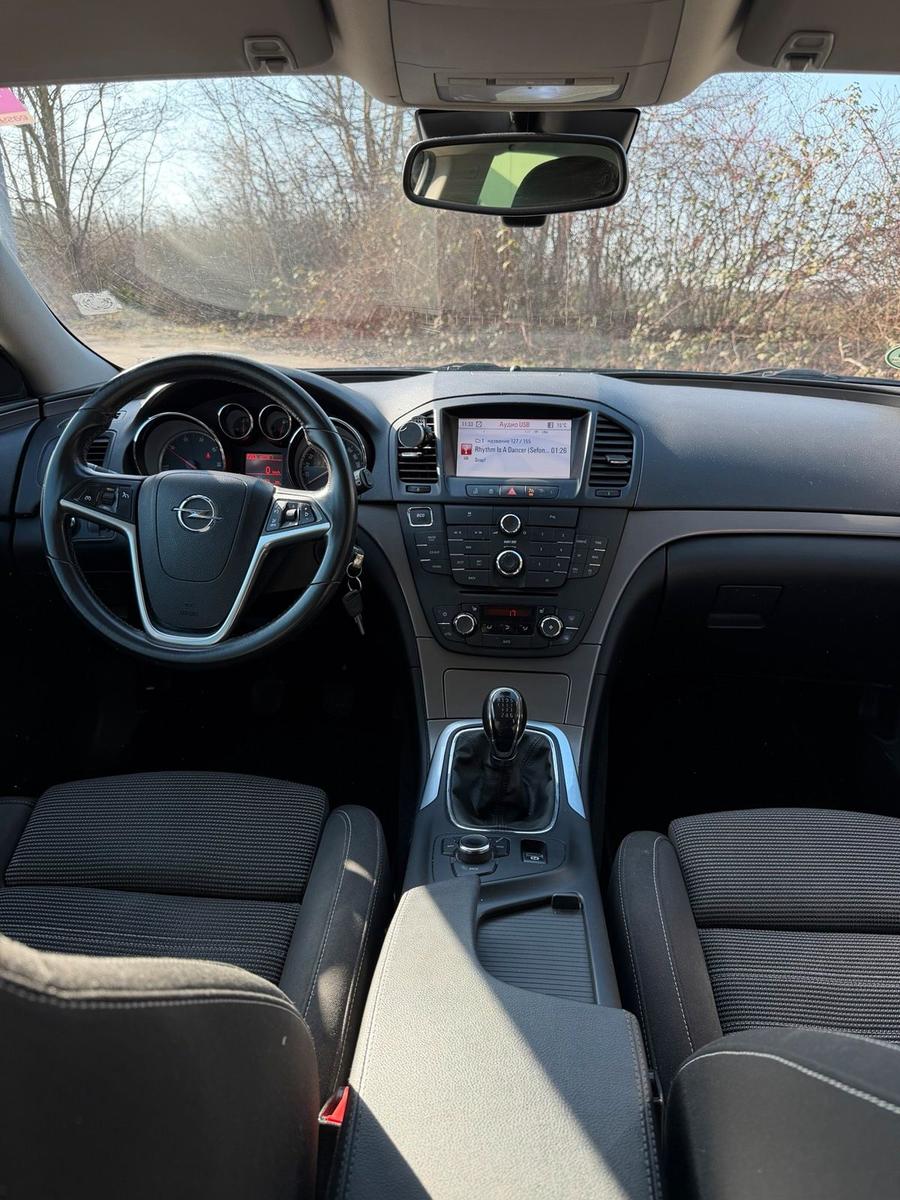 Opel Insignia 2012 — engine
