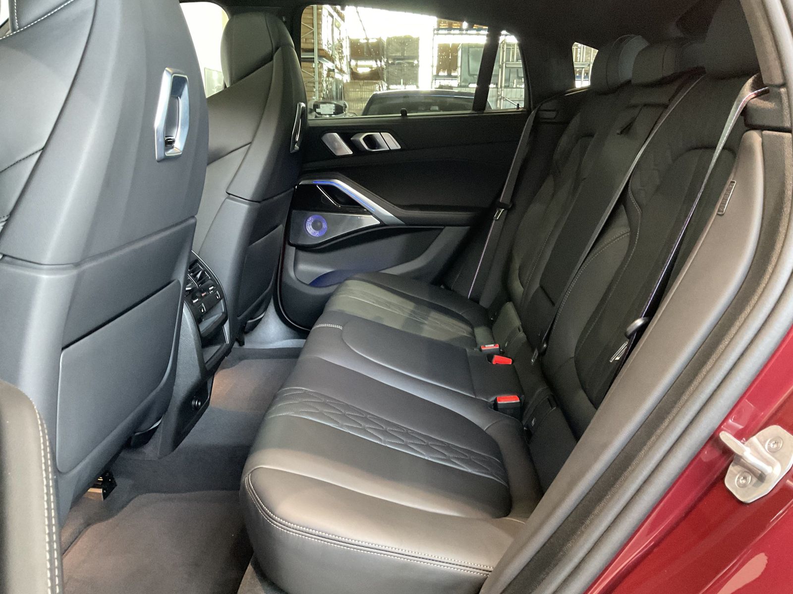 Fahrzeugabbildung BMW X6 xDrive40d M Sportpaket Pro, Active Sitzbelüft