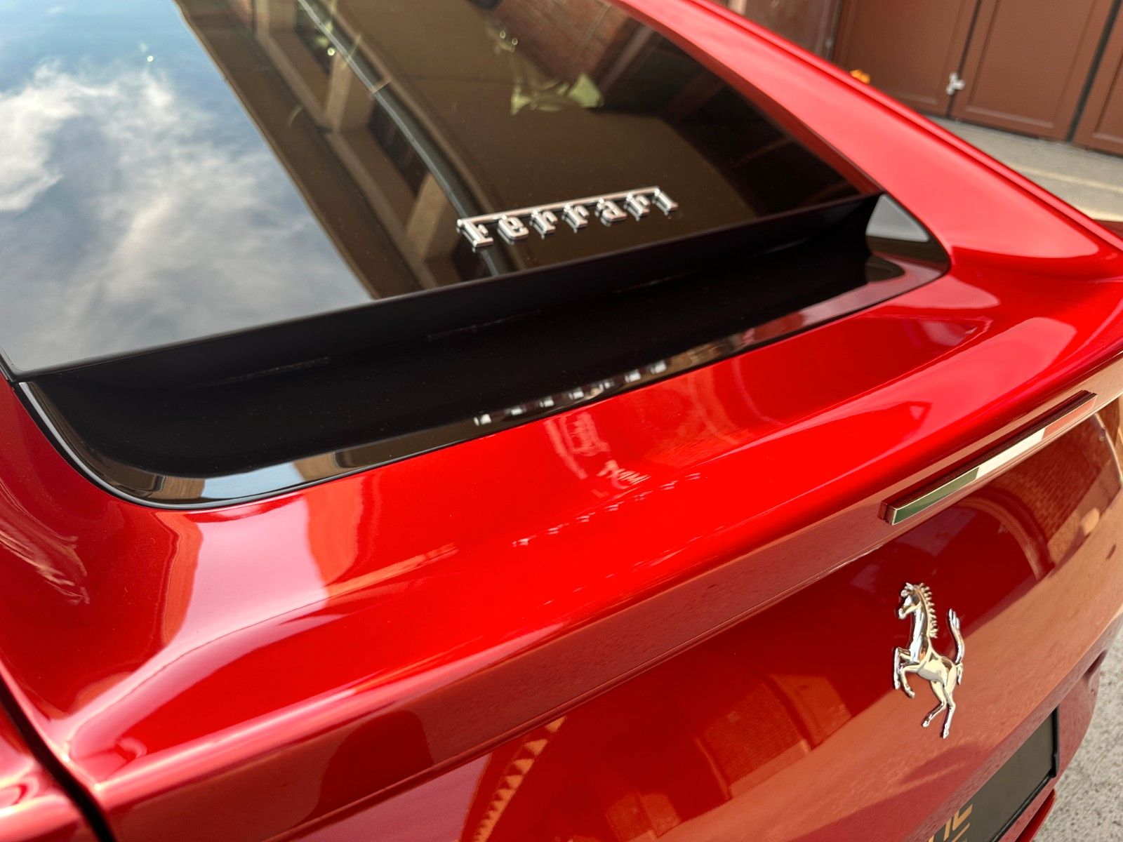 Fahrzeugabbildung Ferrari 812  Superfast*Rosso Fuoco*dt. Auto*200% Carbon