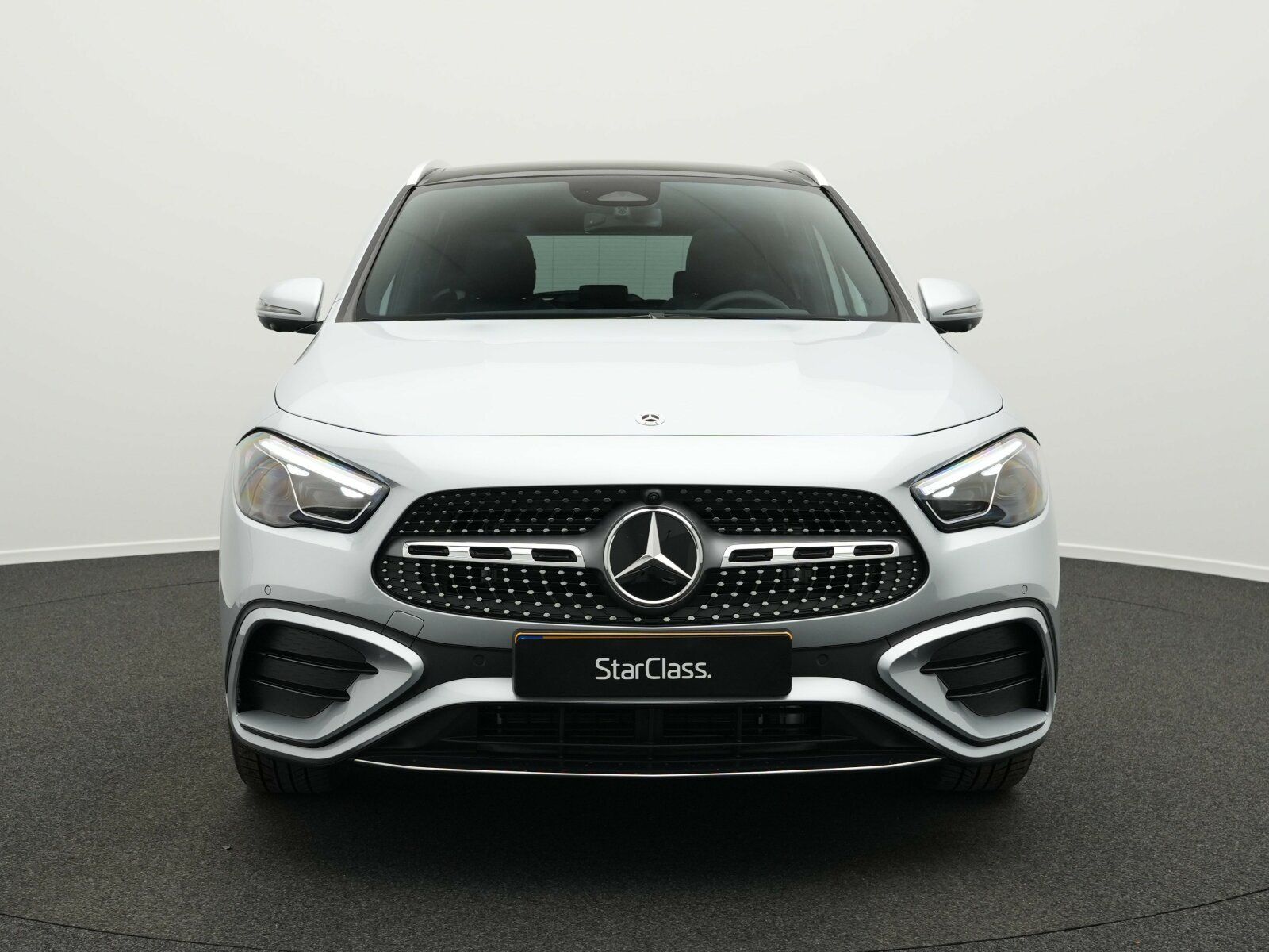 Mercedes-Benz GLA 180 imagem 2