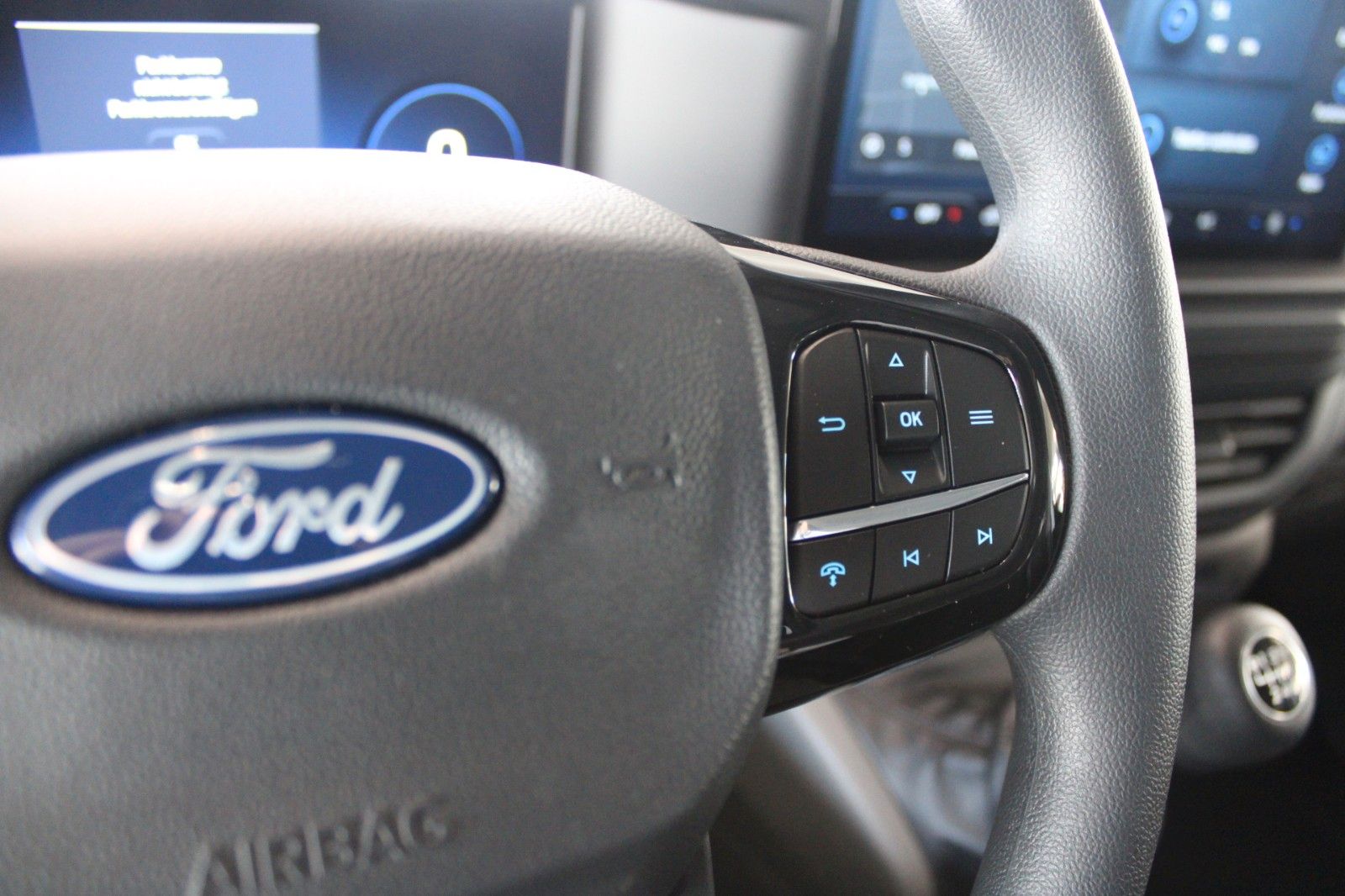 Fahrzeugabbildung Ford Transit Custom TREND 9-Sitzer LED NAVI CAM uvm.