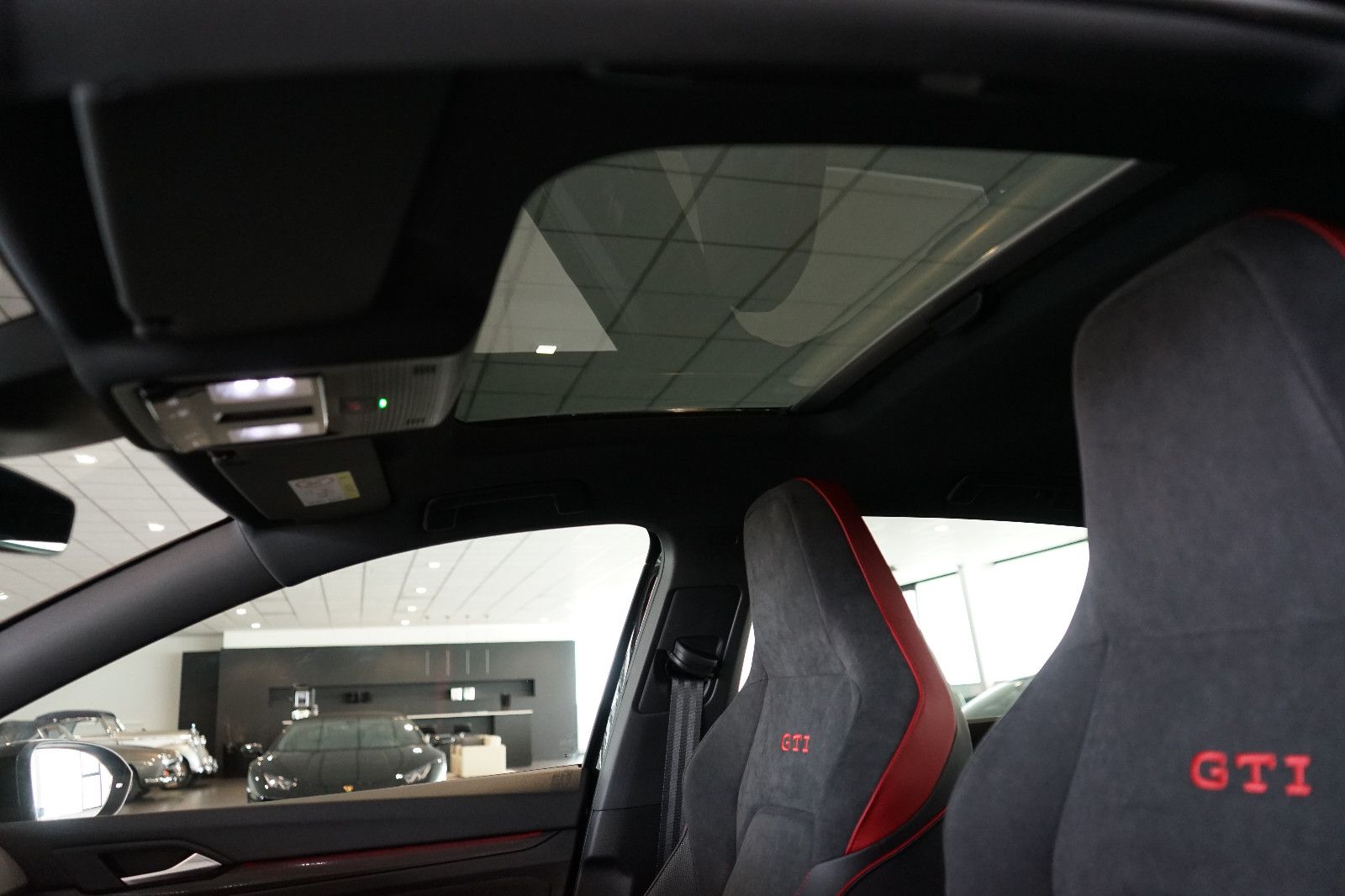 Volkswagen Golf GTI Clubsport | Akrapovic | Pano | AHK foto 8
