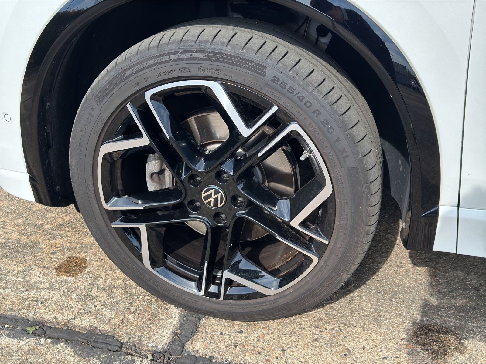 Fahrzeugabbildung Volkswagen Tiguan TDI R-Line 4M DSG MATRIX AHK PANO ACC