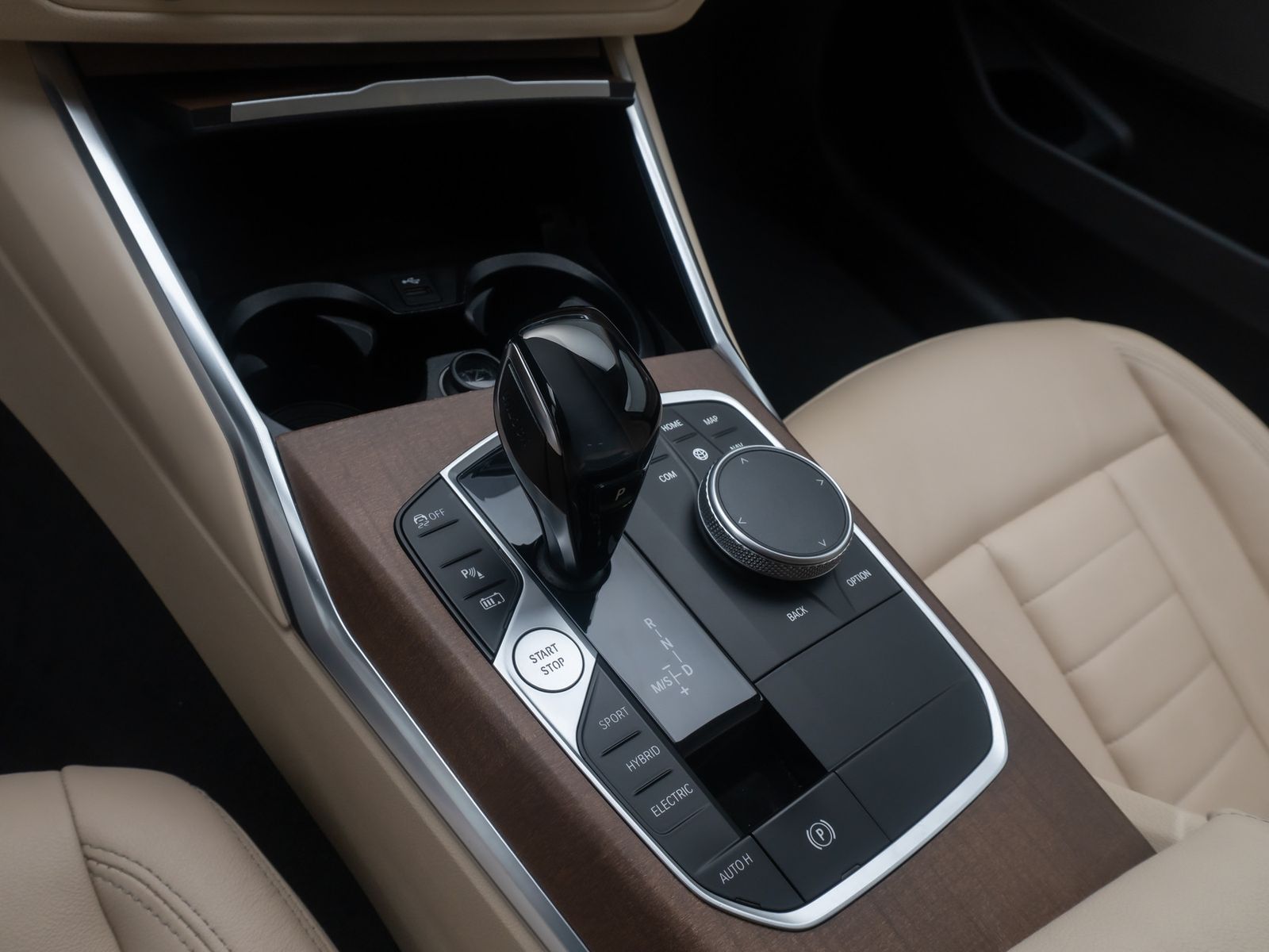 Fahrzeugabbildung BMW 330e xD Alarm HUD H/K DAB Memory Leder Sport