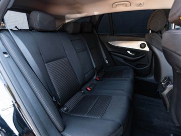 Mercedes E 220 - 12