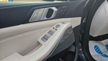 BMW X7 - 7