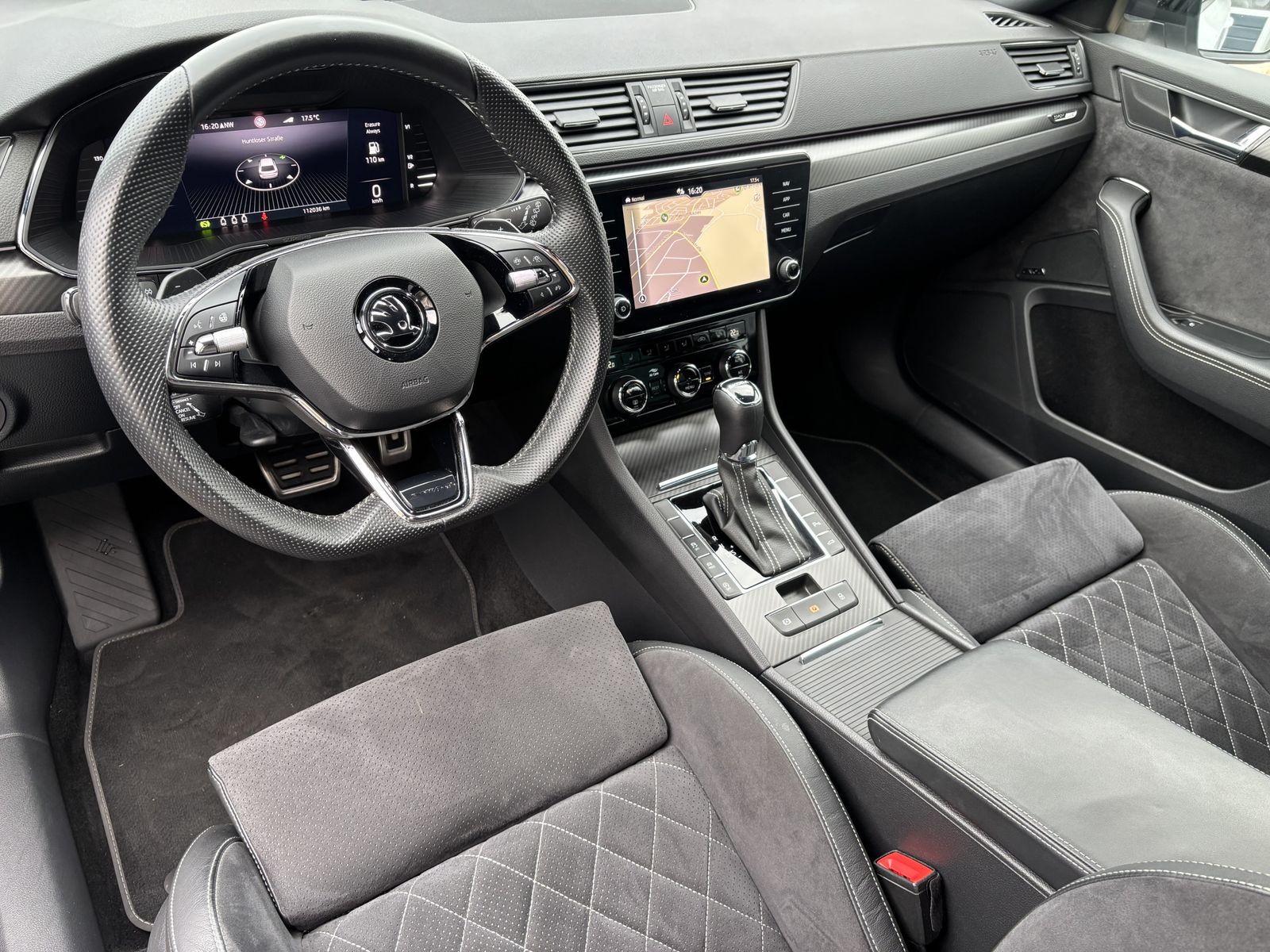 Fahrzeugabbildung SKODA Superb Combi 2.0 TDI DSG Sportline NAV+LED+VCOCK