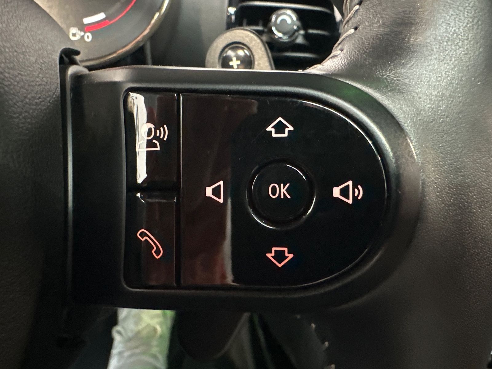 Fahrzeugabbildung MINI John Cooper Works Clubman All4 NAV+LED+PANO+H&K