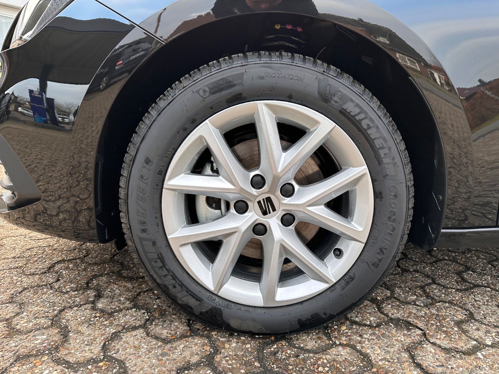 Fahrzeugabbildung SEAT Leon ST 1.5 eTSI Style DSG AHK/ACC/LED/SHZG/PDC