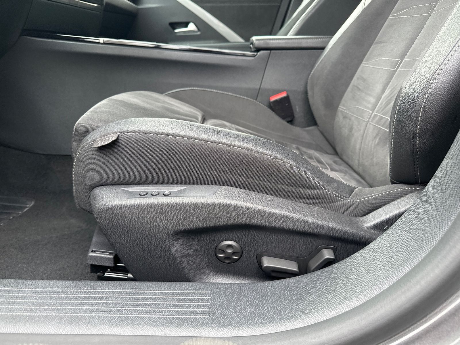 Fahrzeugabbildung Opel Astra ST 1.5 D GS Line NAV+LED+ACC+KAM+AHK+17ZO