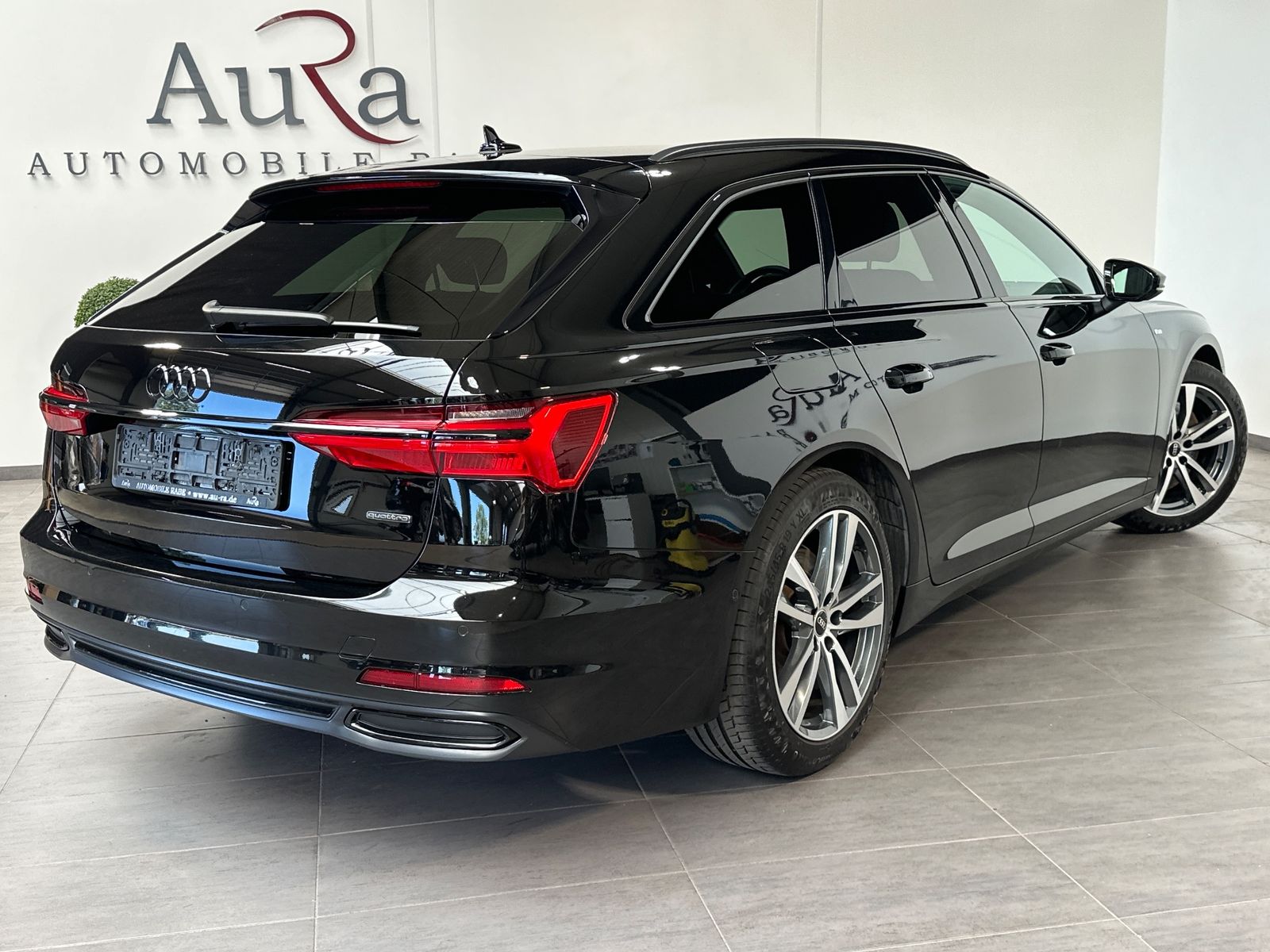 Fahrzeugabbildung Audi A6 Avant 50 TFSIe Qu S-Line Black NAV+LED+19ZOLL
