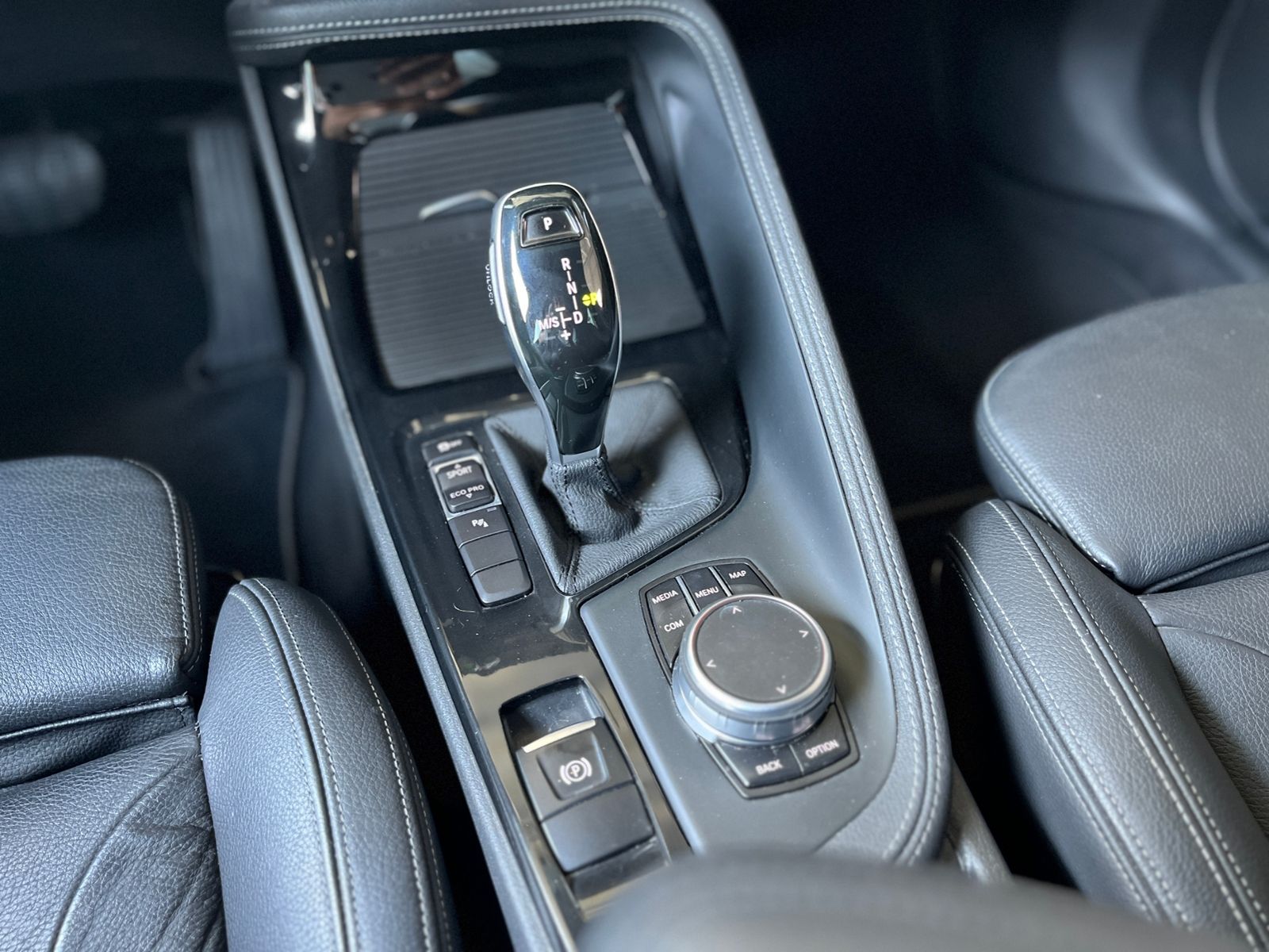 Fahrzeugabbildung BMW X2 sDrive 20 i M Sport Shadow LED NAV SHZ RFK