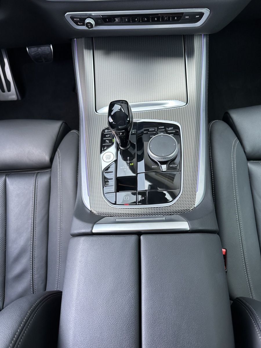 Fahrzeugabbildung BMW X5 xDrive30d M-Sport NAV+LED+AHK+360°+21ZOLL+PP