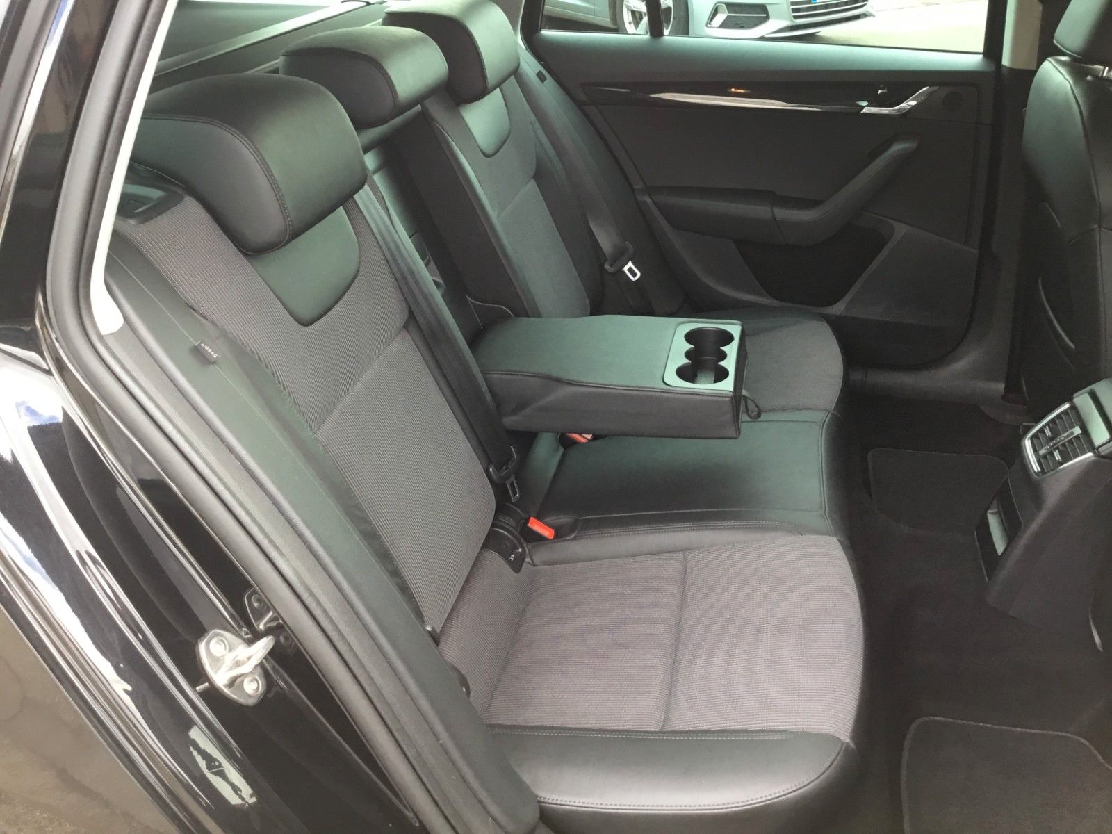 Fahrzeugabbildung SKODA Octavia 2.0 TSI DSG 4x4 Style Combi+AHK+Kamera
