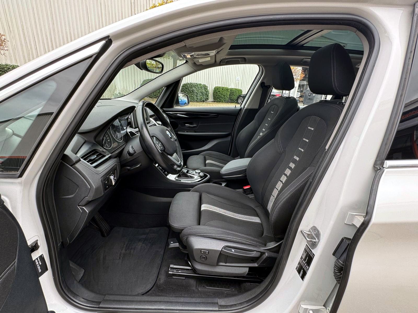Fahrzeugabbildung BMW 218i Active Tourer Aut. Sport-Line LED KAM PANO