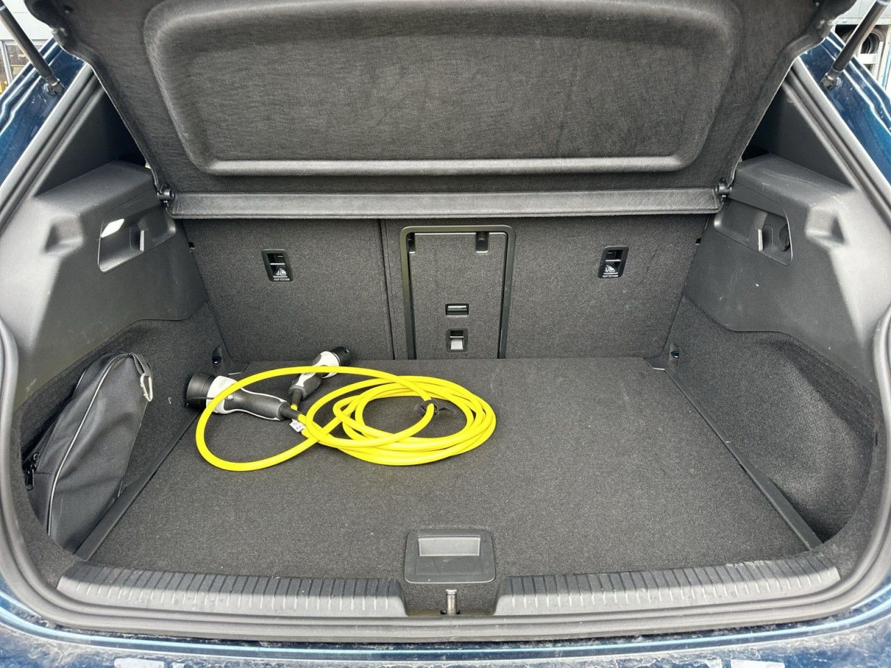 Fahrzeugabbildung CUPRA Born 231 PS 77kWh