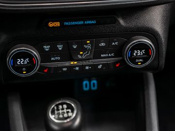 Ford Focus Turnier 1.0 Active Kamera Navi LED