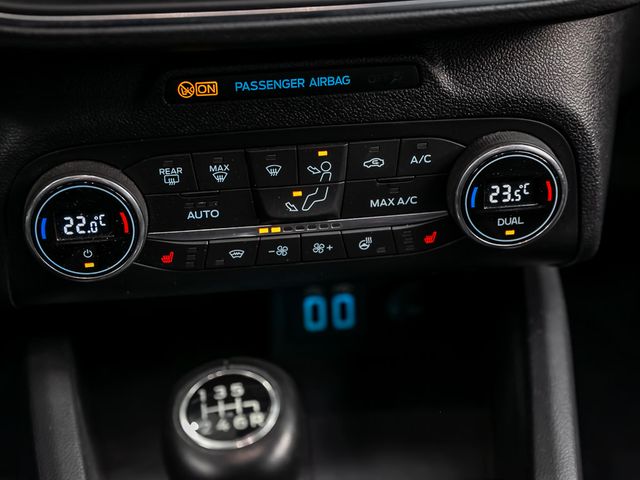 Ford Focus Turnier 1.0 Active Kamera Navi LED