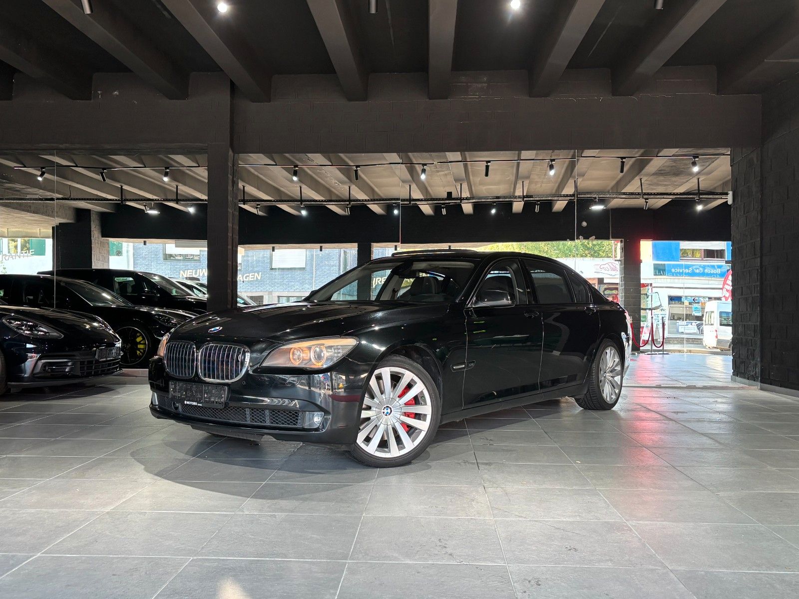 Fahrzeugabbildung BMW 760i L V12/MASSAGE/MEMORY/HUD/SCHIEBEDACH/KAMERA