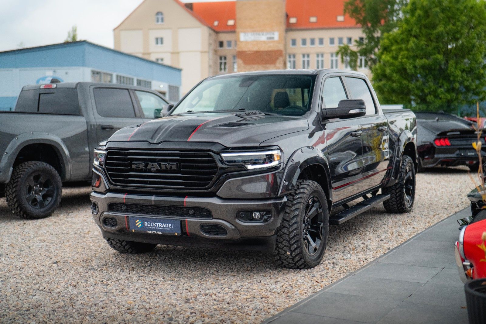 Fahrzeugabbildung Dodge RAM 5.7 V8 HEMI 4x4 OFFROAD Night-Paket *LED*19%