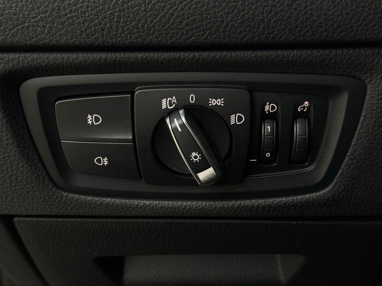 Fahrzeugabbildung BMW 118i Advantage SHZ PDC Temp. Lim. LED 2Z-Klima