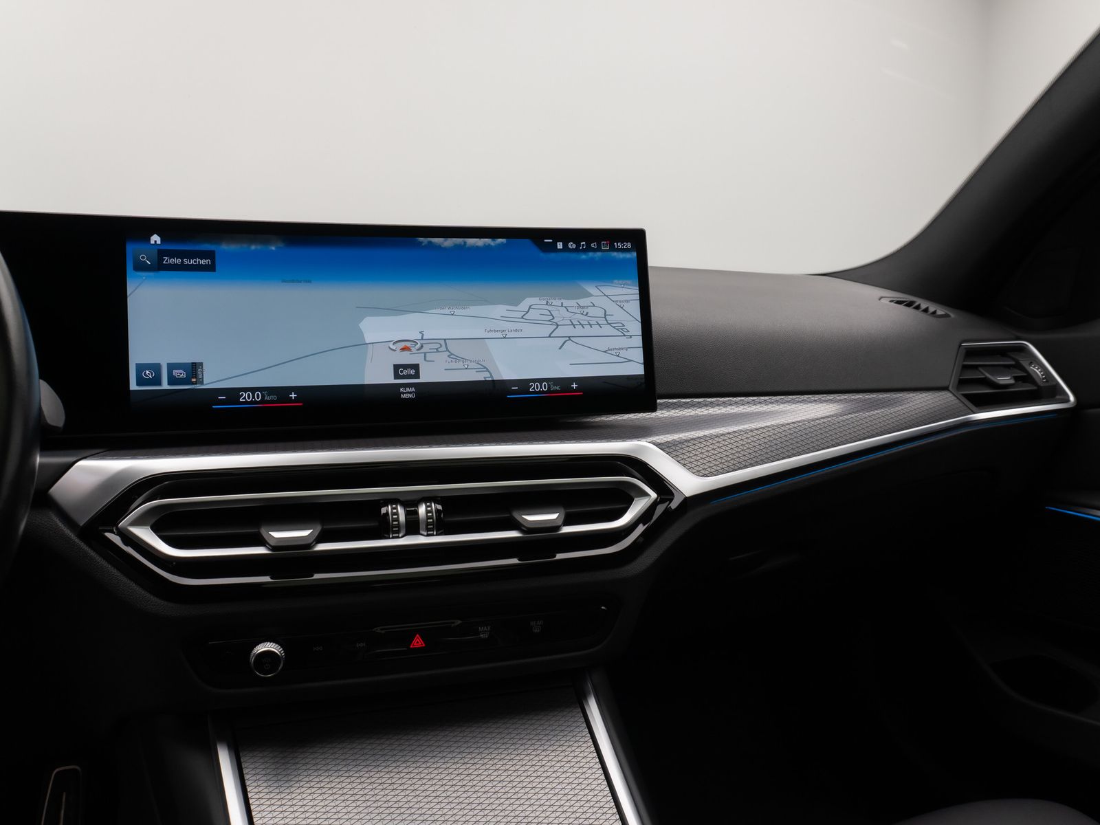 Fahrzeugabbildung BMW 318d M Sport Panorama Kamera HUD DAB HiFi AHK