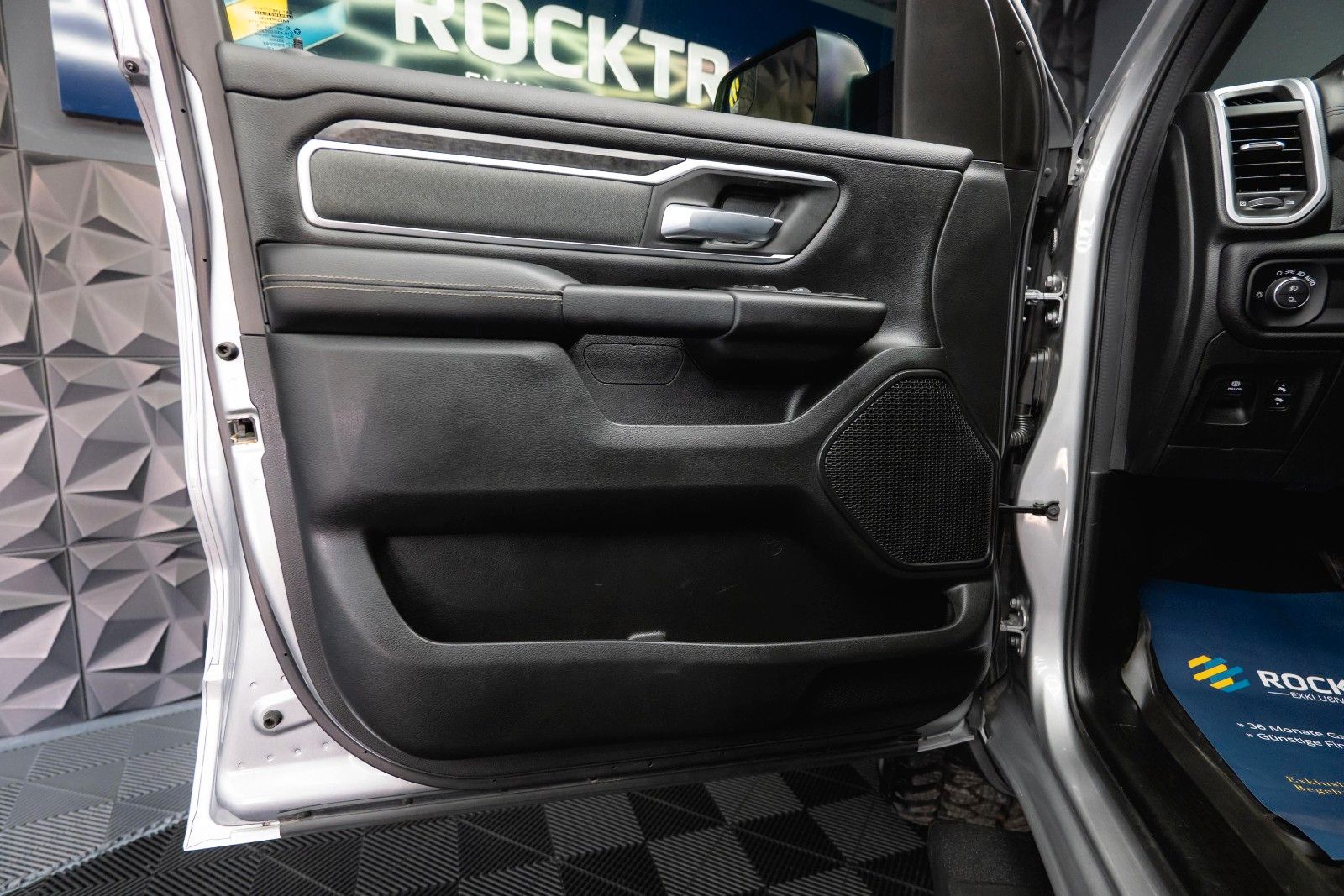 Fahrzeugabbildung Dodge RAM 5.7 V8 HEMI 4x4 OFFROAD LONGBED Seilwinde 5T