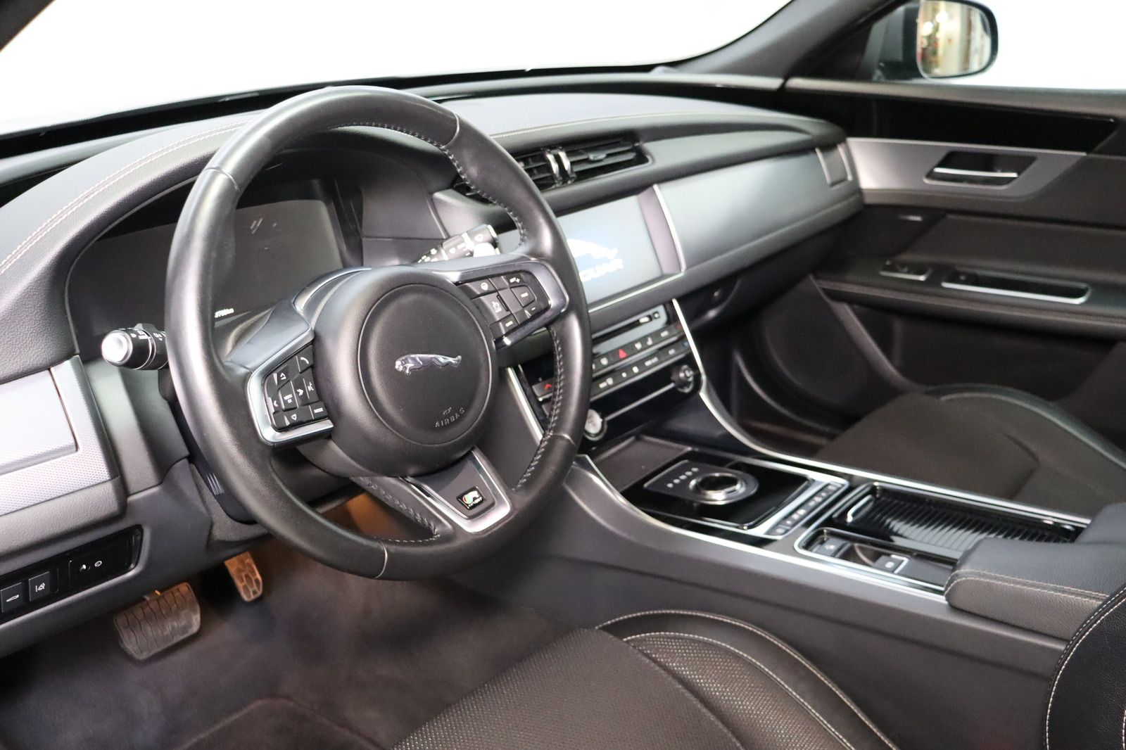 Fahrzeugabbildung Jaguar XF R-Sport Navi * RFK * Sitzhzg. * Keyless