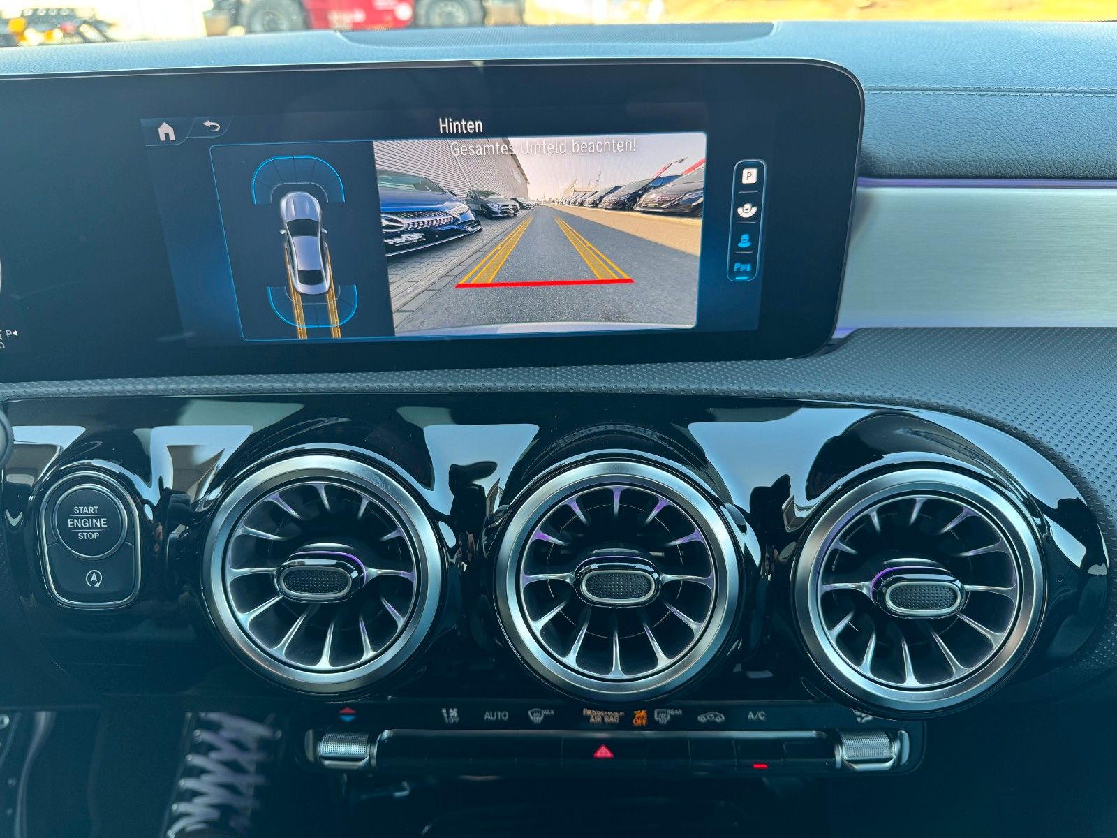 Fahrzeugabbildung Mercedes-Benz CLA 200d AMG+LederGrau+Ambiente+RFK+Night